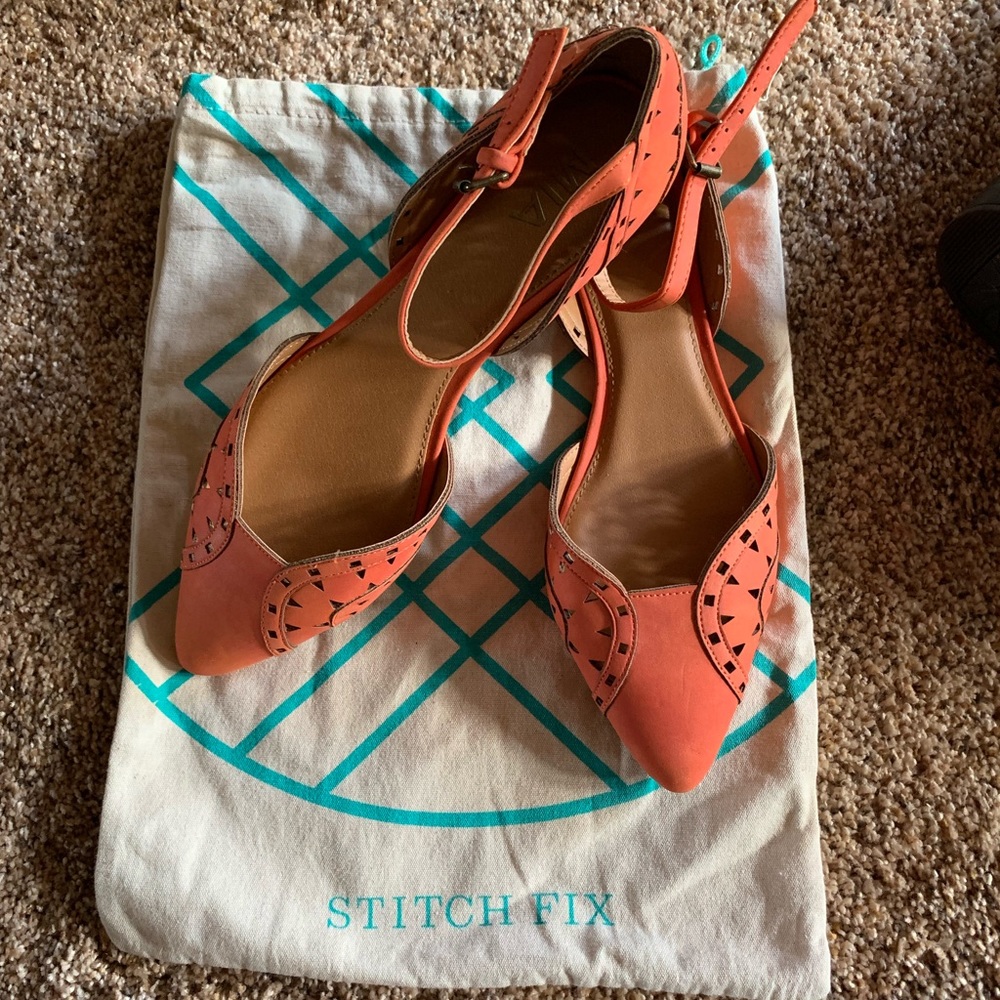 Flats by stitch fix. Never worn.